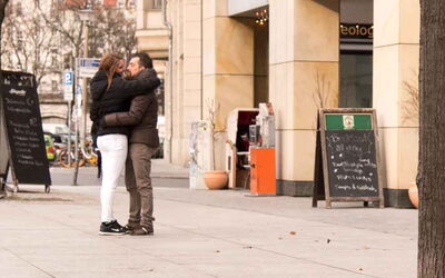 "Das Herz muss in Harmonie und Ruhe sein, dann erst wird es heiter." Lü Be Wa