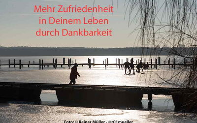 Schlittschuhläufer im Winter auf einem See. Die Sonne wird vom Eis reflektiert – Angsttherapeut und Coach Reiner Müller