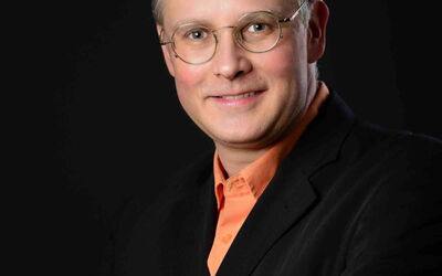 Porträtfoto von Reiner Müller - Angstfreier leben. Foto: (c) Karsten Quaschinsky und Gerhard Zöth