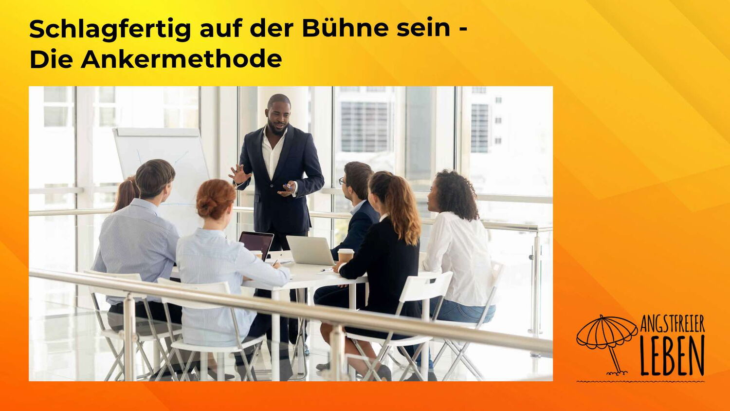 Ein afroamerikanischer Mann hält eine Präsentation im Business-Kontext. Er reagiert souverän auf Zwischenfragen.