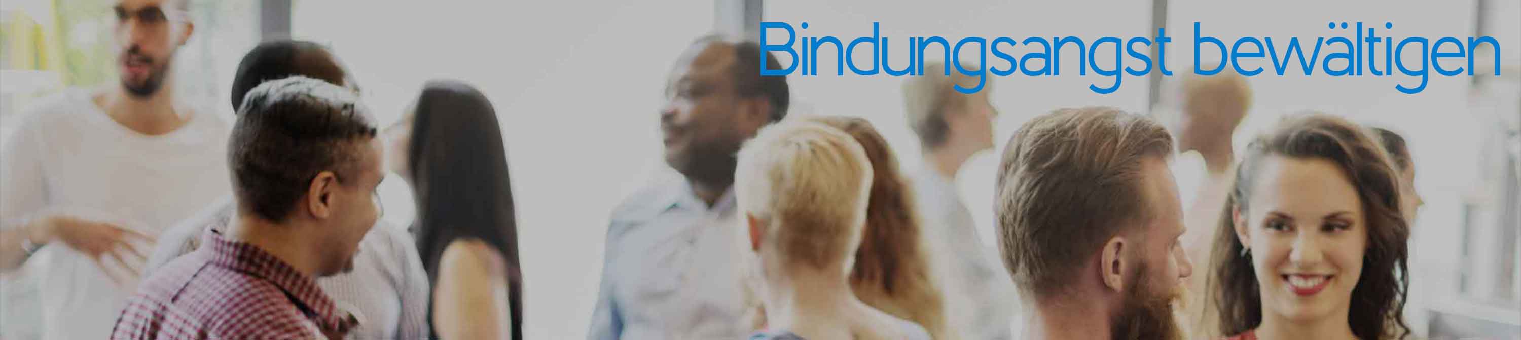 Bindungsangst bewältigen. Eine Gruppe von verschiedenen Menschen, vielleicht auf einer Party, die angstfrei und gelassen in Kontakt miteinander sind, trotz ihrer Unterschiedlichkeit.