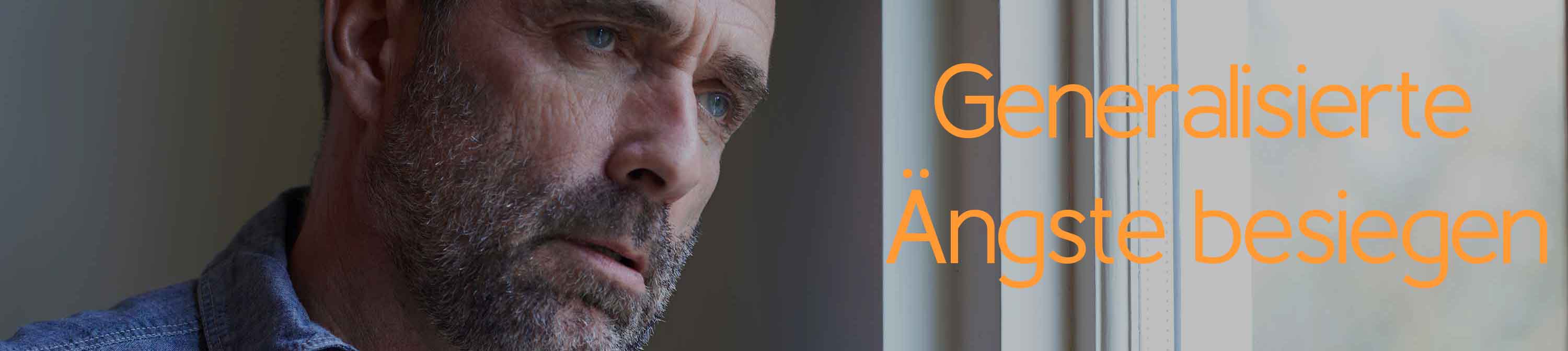 Generalisierte Ängste besiegen. Diese Angst tritt unabhängig von Situationen, Orten und Dingen auf. Ein Mann schaut ängstlich aus dem Fe